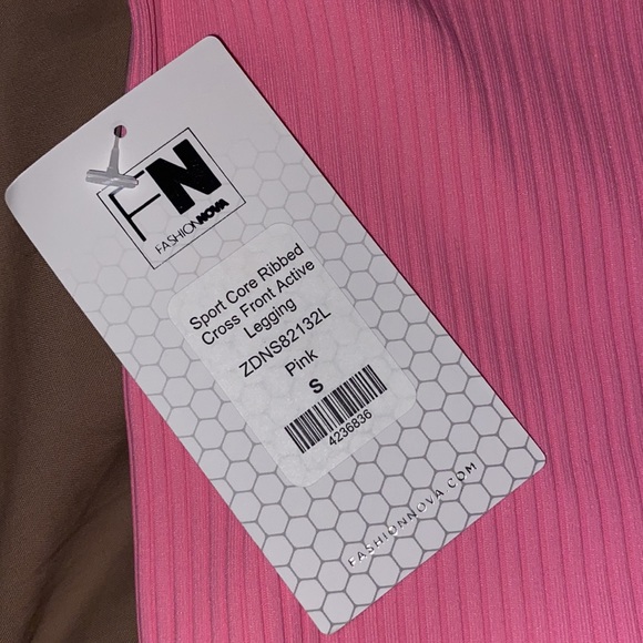 Fashion Nova Active High-Waisted Ribbed Leggings. Brand New. Runs Small. - Picture 4 of 4